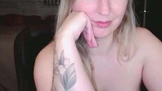 LucyAllen4201 nude on live sex chat