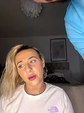 Strongqueen naked strip on webcam for live sex chat