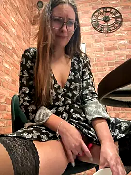 The_Snowwhitee naked strip on webcam for live sex chat