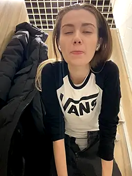 ValenciaShock naked strip on webcam for live sex chat