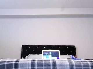 Baddie_kiki nude on live sex chat