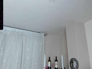 Candymoonn nude on live sex chat