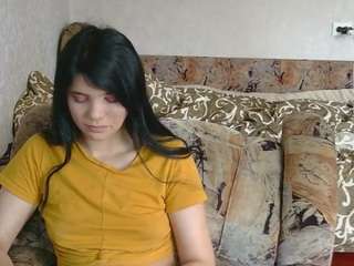 ElliskissV nude on live sex chat