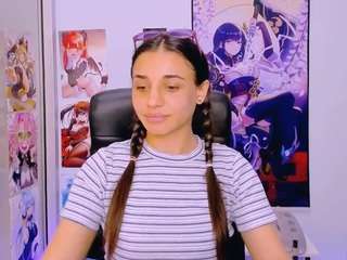 Foxy-grey nude on live sex chat