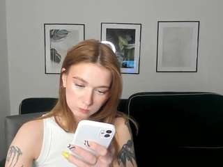Frutti-cassie nude on live sex chat