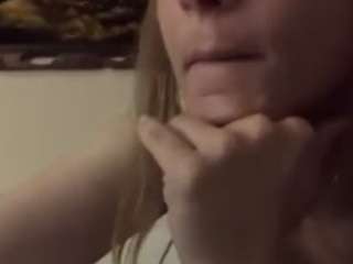JuicyLuvv nude on live sex chat