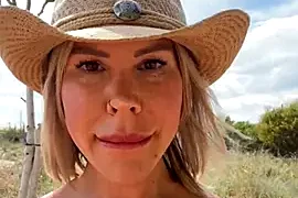 Lara_Bergmann naked strip on webcam for live sex chat