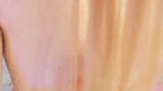 Makia-Cute nude on live sex chat
