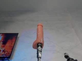 Makimo nude on live sex chat
