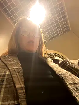 MommmyYummy naked strip on webcam for live sex chat