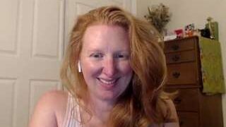 Naked Honey Bee nude on live sex chat