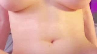 Vinaskybabe nude on live sex chat