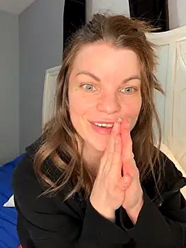 wildefaye naked strip on webcam for live sex chat