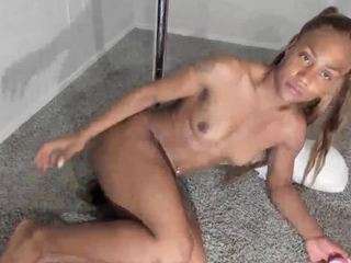YAYA nude on live sex chat