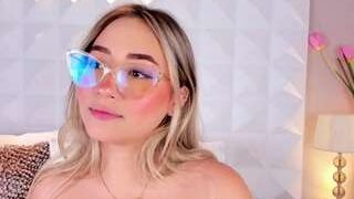 Antonella33 nude on live sex chat