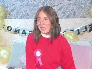 Cuttie Emery nude on live sex chat