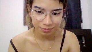 DearLucy nude on live sex chat