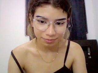 DearLucy nude on live sex chat