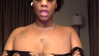 Harley The Hottie nude on live sex chat