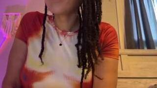 HotYellaa nude on live sex chat