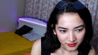 LoisKyong nude on live sex chat