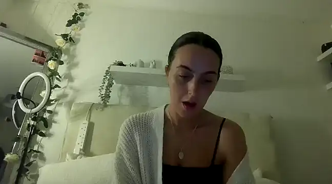Mollybabyx naked strip on webcam for live sex chat