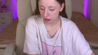 MollyClover nude on live sex chat
