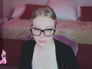 Sarra nude on live sex chat