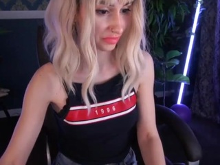 SofiiaLeee nude on live sex chat