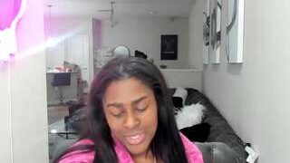 Sweet-tooth nude on live sex chat
