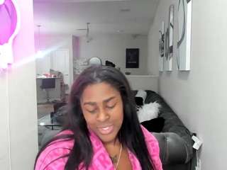 Sweet-tooth nude on live sex chat