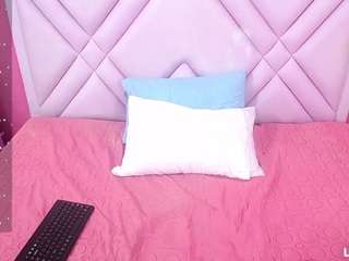 Barelylegel nude on live sex chat