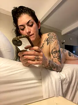 CJnDee naked strip on webcam for live sex chat