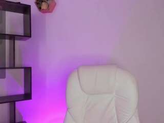Daiisy-Blossom nude on live sex chat