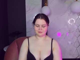 EllieCherry nude on live sex chat