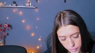 Foxy-girl-meow nude on live sex chat