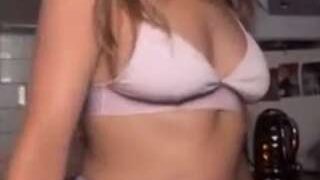 Lovelilana nude on live sex chat
