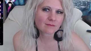 MILF Butterfly nude on live sex chat