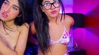 Trixiee-dolls nude on live sex chat