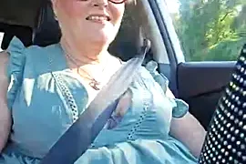 DEESPRETTIES naked strip on webcam for live sex chat
