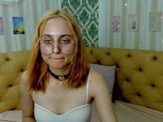 Holly-Pollyy nude on live sex chat