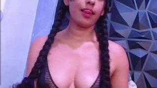 LuannaHitt nude on live sex chat