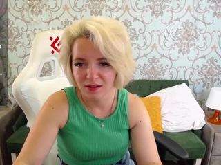 MarieWagner nude on live sex chat