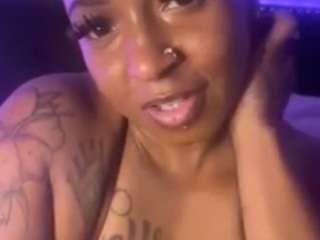 QueQitty nude on live sex chat