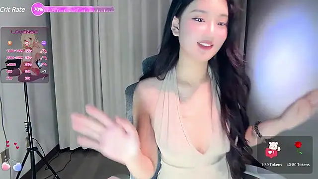 qwqing naked strip on webcam for live sex chat