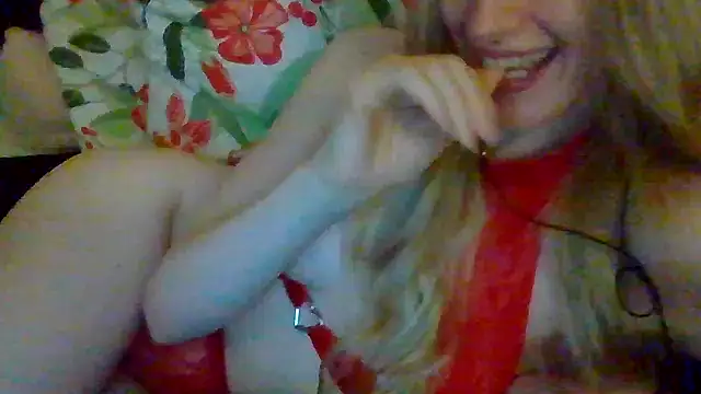 VeronicaJoyful naked strip on webcam for live sex chat