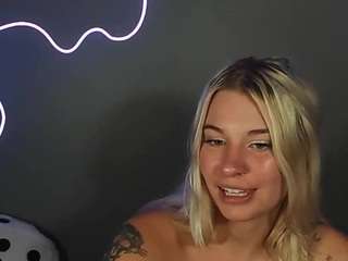 Annieangel18 nude on live sex chat