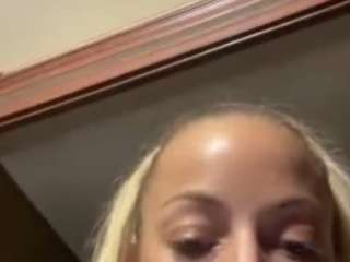 Beccad nude on live sex chat