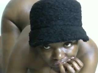 Bigbuttvera nude on live sex chat