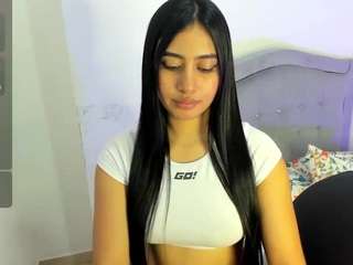 Laura-love18 nude on live sex chat